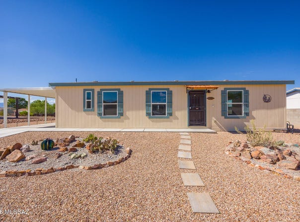 692 W Pony Express Lane, Benson, AZ 85602