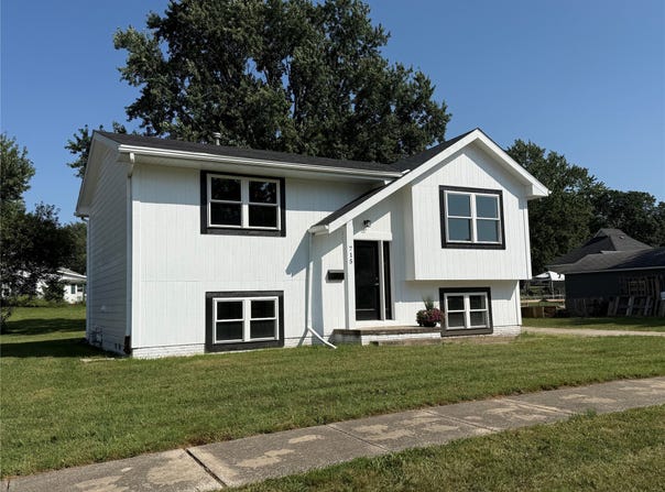 715 N 3rd Avenue, Winterset, IA 50273