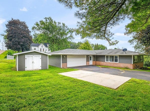 1905 S Walnut Road, FREEPORT, IL 61032