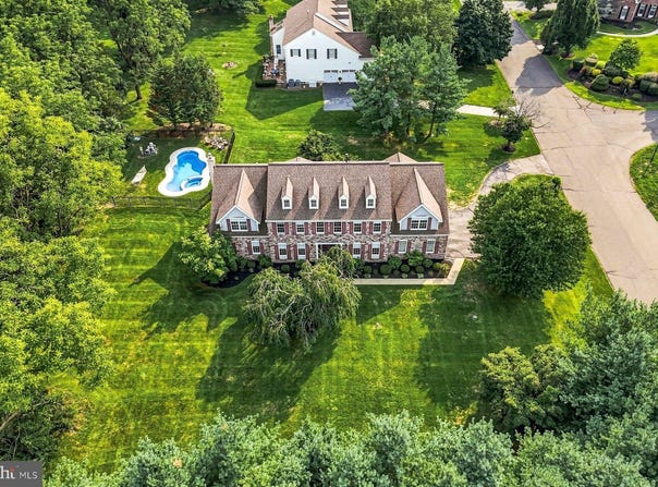 1 PHEASANT RUN RD, NEW HOPE, PA 18938
