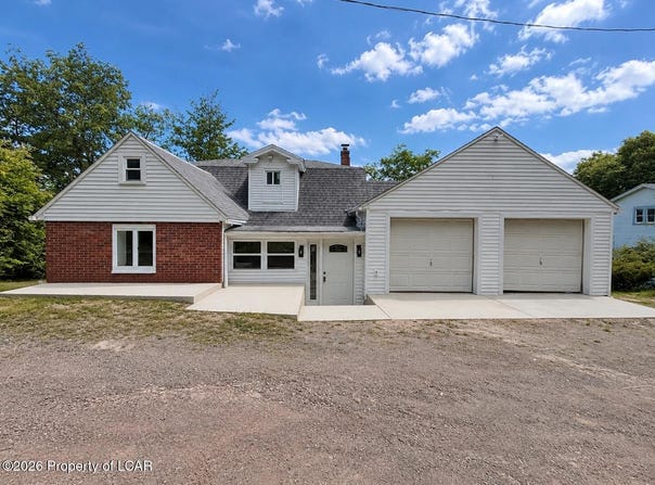 64 N Hunter, Drums, PA 18222