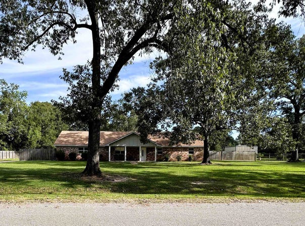 13470 LEANING OAKS DR, Beaumont, TX 77713
