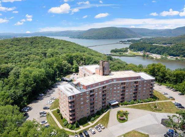 1 Lakeview Drive, Peekskill, NY 10566