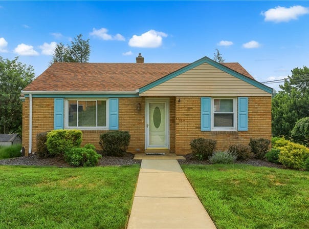 9144 Saginaw Dr, McCandless, PA 15237
