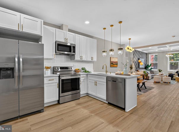 810 N CAREY Street, BALTIMORE, MD 21217
