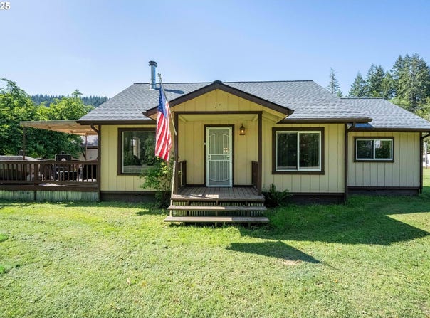99996 LONE PINE Ln, MyrtlePoint, OR 97458