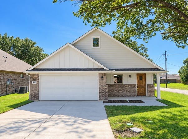493 W Jefferson Street, Van Alstyne, TX 75495