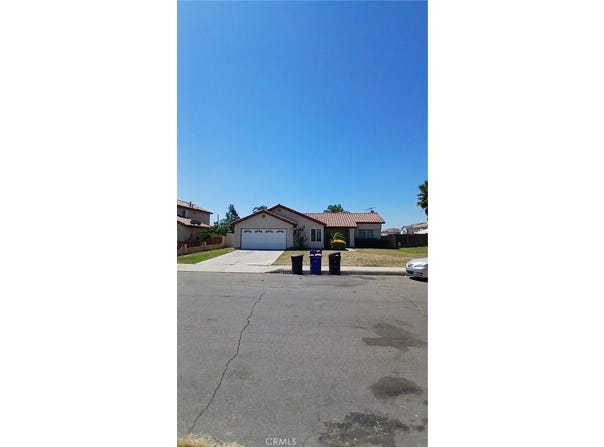 1273 W Woodcrest, Bloomington, CA 92316