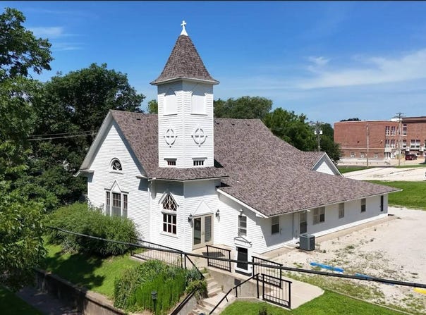 307 E 6th St, Mound City, MO 64470