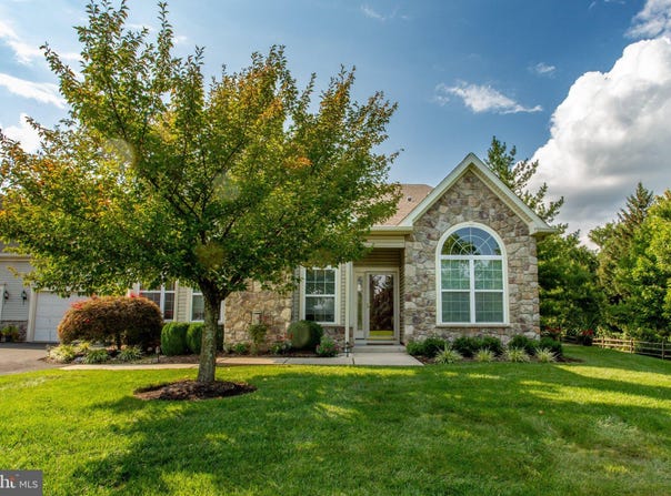14 FIVE PONDS Circle, WARMINSTER, PA 18974