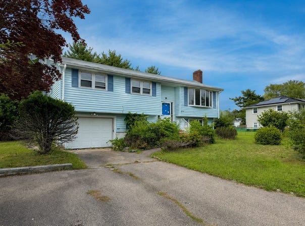 62 Carlisle St, Brockton, MA 02302