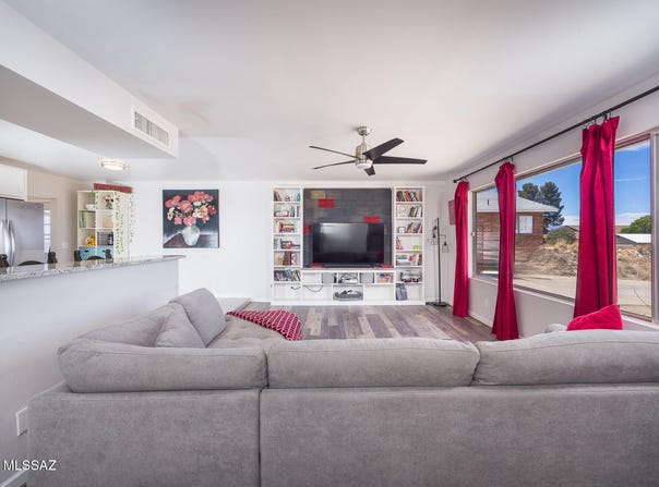370 E Silverwood Lane, Benson, AZ 85602
