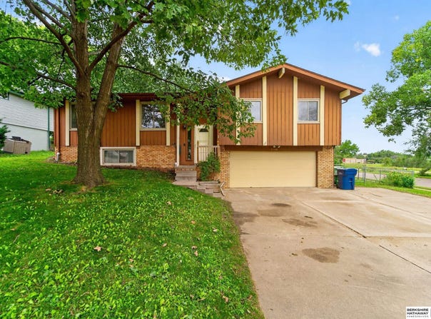 2106 Coventry Drive, Bellevue, NE 68123