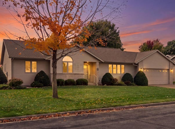 932 Garden Pl, Onalaska, WI 54650