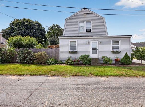 32 Gardner Ave, Swansea, MA 02777