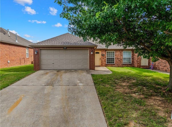 286-288 W Copper Oaks Drive, Centerton, AR 72719