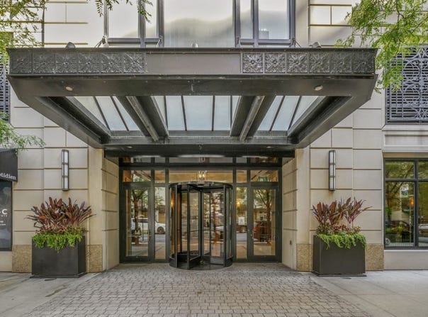 10 E Delaware Place, Chicago, IL 60611