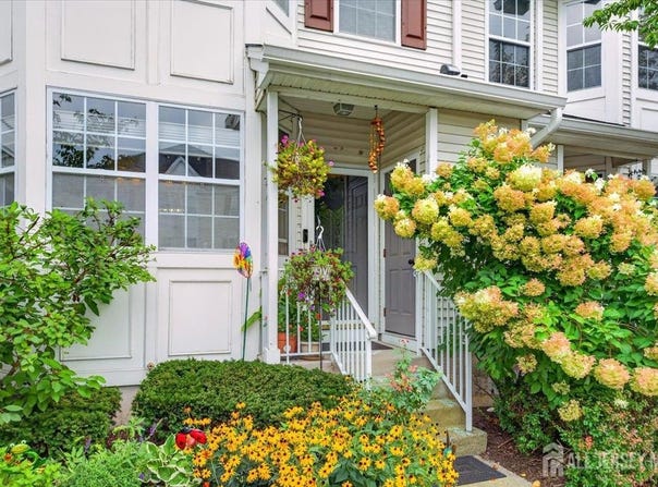 1008 Blossom Circle, South Brunswick, NJ 08810
