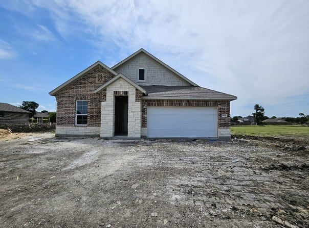 901 Silverleaf Drive, Ennis, TX 75119