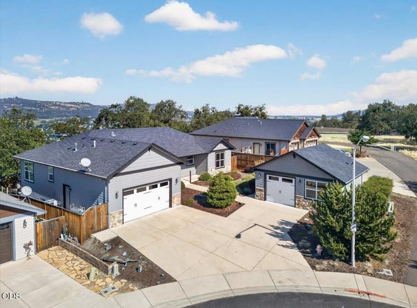 367 Avalon Terrace, Eagle Point, OR 97524