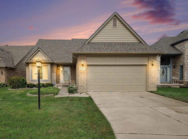 16371 Paint Creek Circle, Macomb, MI 48042