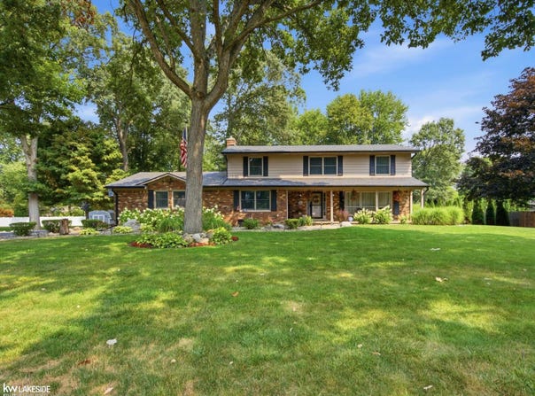 6185 GOLFVIEW Drive, Burton, MI 48509