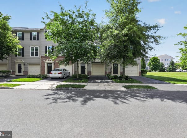 1906 LUKAS Court, CINNAMINSON, NJ 08077