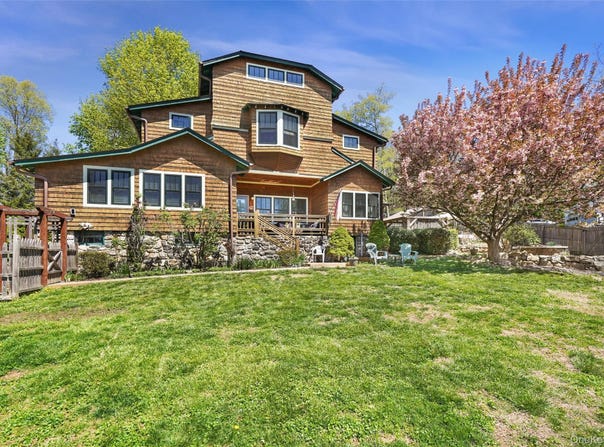 8 Olive Drive, Mahopac, NY 10541