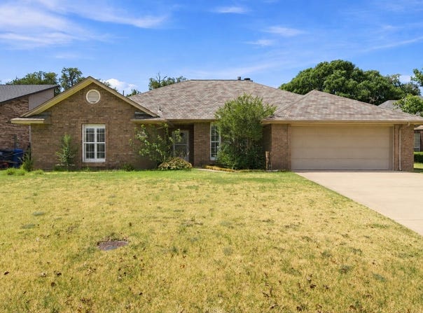 3722 Willow Lake Ln, Enid, OK 73703-1417