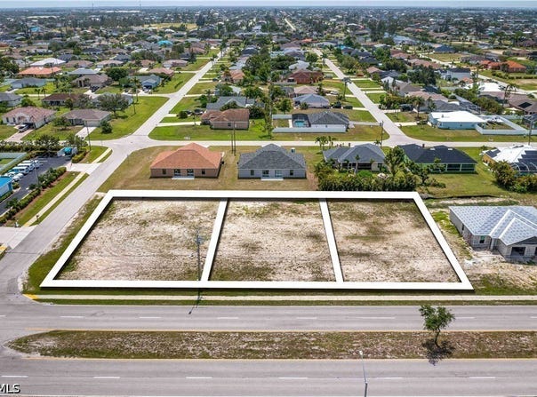 2916 Skyline Boulevard, Cape Coral, FL 33914