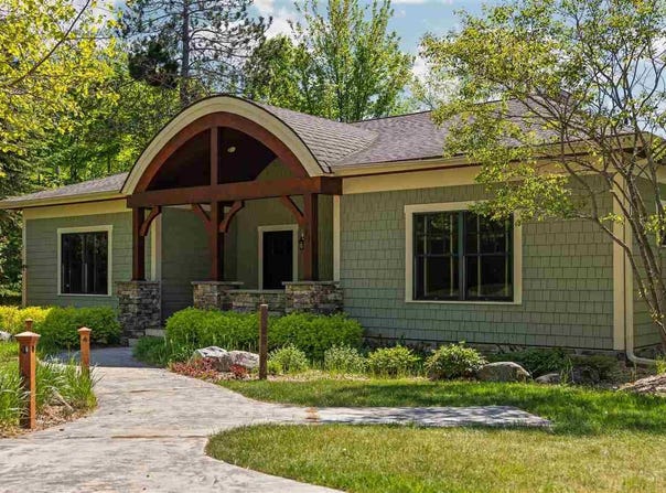 2588 COTTAGE, HARBOR SPRINGS, MI 49740