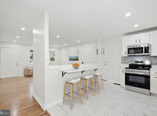 328 VALE SMT S, LAUREL, MD 20724