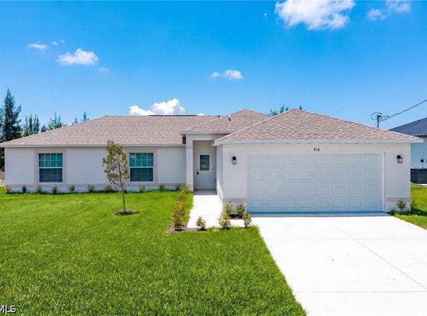 916 NE 1st Place, Cape Coral, FL 33909