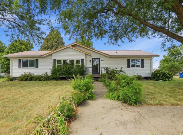 201 White Street S, Comfrey, MN 56019