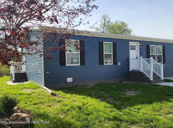 1184 Maple Leaf Court, Charlotte, MI 48813