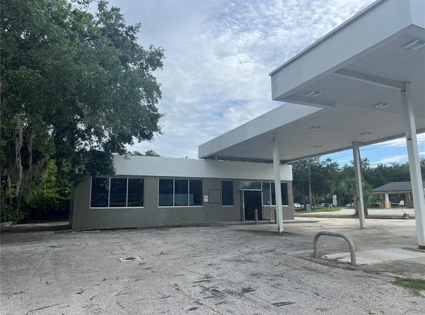 1327 E SILVER SPRINGS Boulevard, OCALA, FL 34470