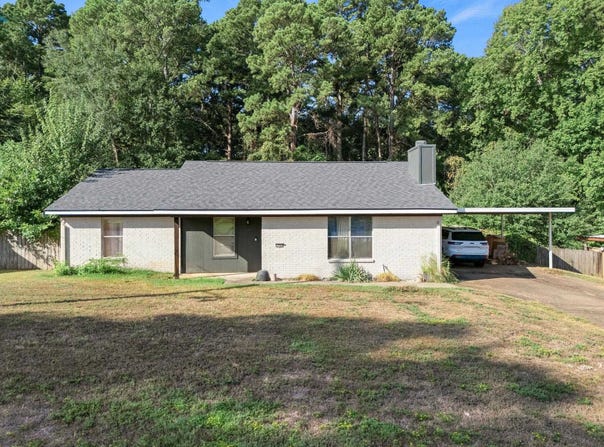 3733 Dowell Dr, Longview, TX 75604