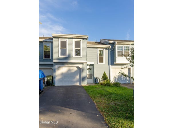 15 Fox Hollow Square, Cohoes, NY 12047