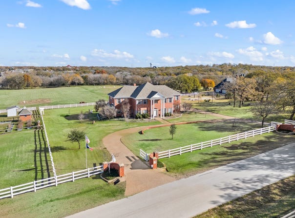 1077 Cardinal Drive, Bartonville, TX 76226
