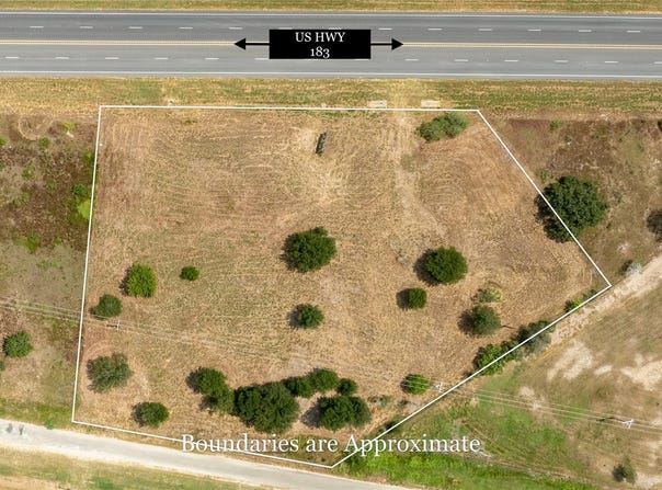 2063 N Magnolia Ave, Luling, TX 78648