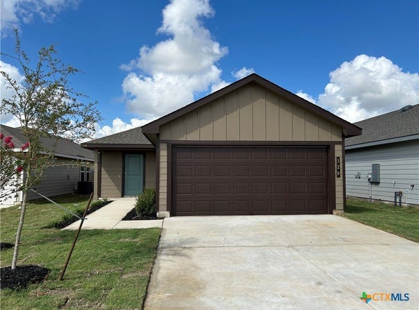 129 Mullins Drive, Rockdale, TX 76567