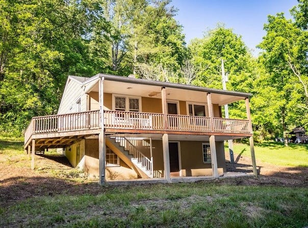 32 BACK HOLW, LEXINGTON, VA 24450