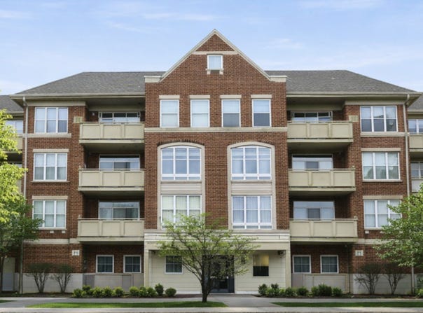 77 N Quentin Road, Palatine, IL 60067