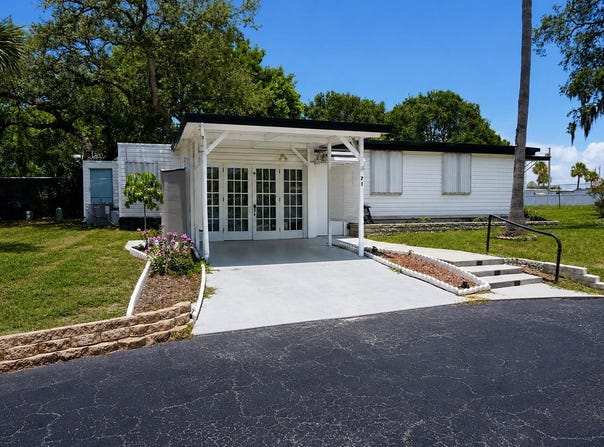 980 7TH Street NW, LARGO, FL 33770