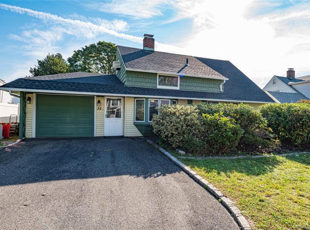 32 Swing Lane, Levittown, NY 11756