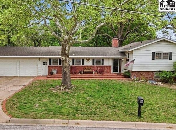 608 W 8th St, Newton, KS 67114