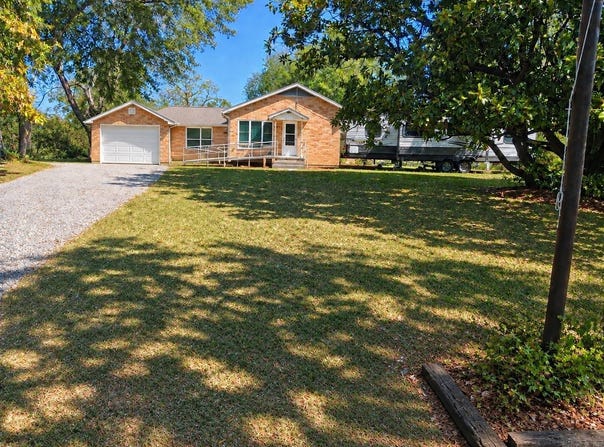 811 Central Road, Horatio, AR 71842