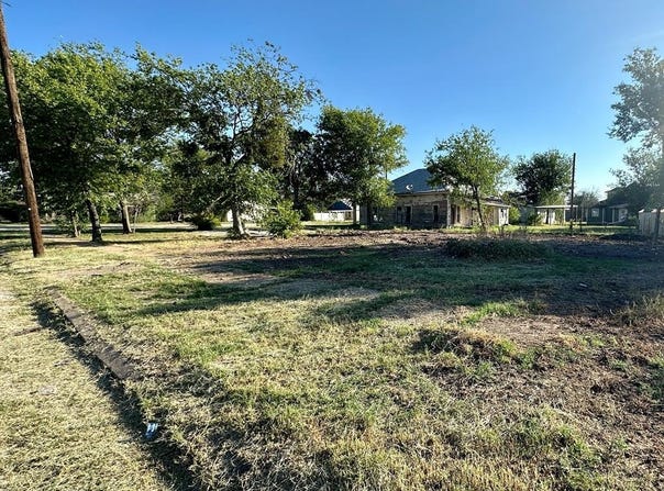 315 W Cedar St, Coleman, TX 76834