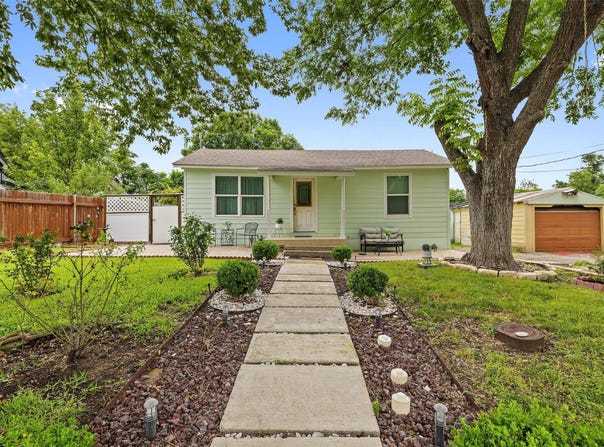 718 Kimbro St, Taylor, TX 76574