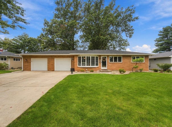 4211 Crestview Drive, Cedar Falls, IA 50613